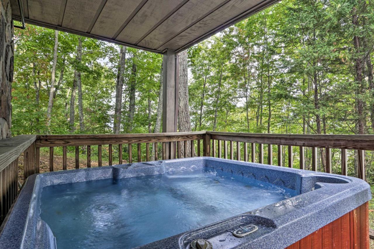 Upscale Gatlinburg Cabin Deck, Fire Pit And Hot Tub Ngoại thất bức ảnh