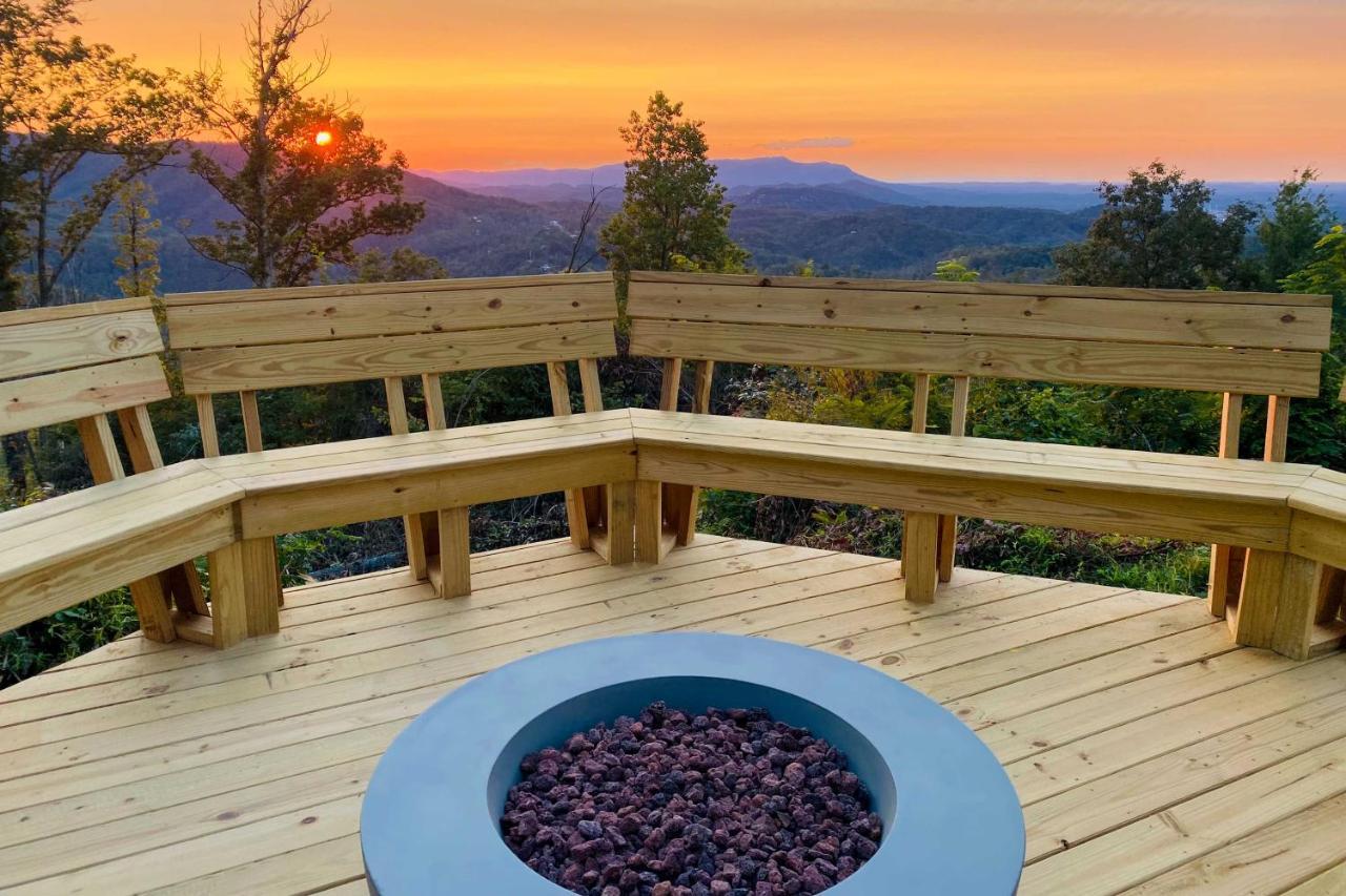 Upscale Gatlinburg Cabin Deck, Fire Pit And Hot Tub Ngoại thất bức ảnh